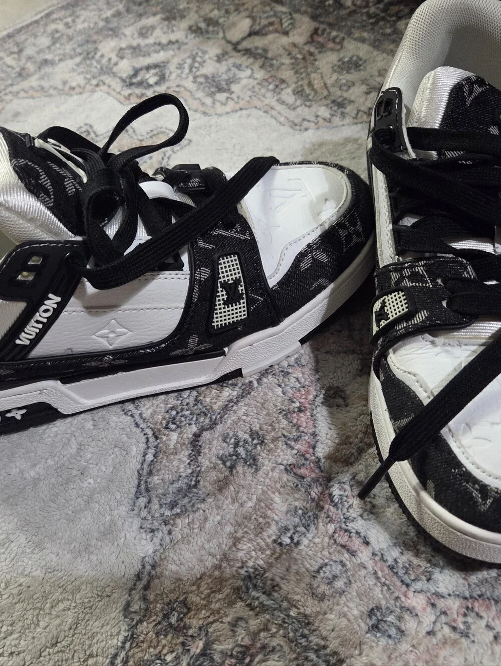 LV Woman's Size 6.5 White And Black Leather Shoes with Gold Size Tag